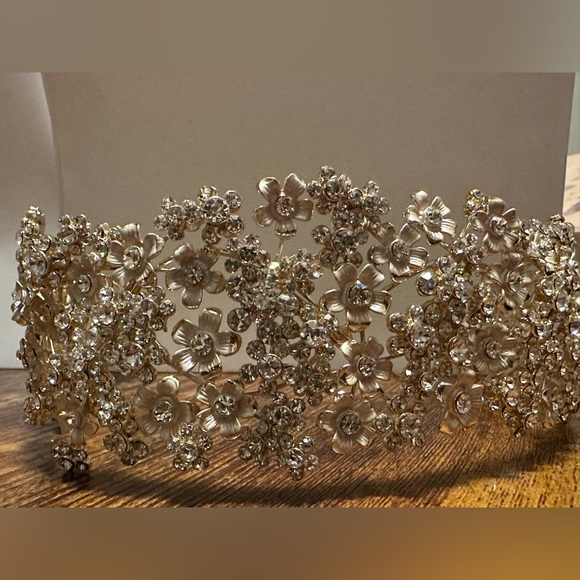 Beautiful brand new Swarovski crystal bridal headband